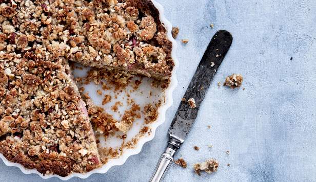 Rabarber-crumble tærte Opskrift på rabarber-crumble tærte
