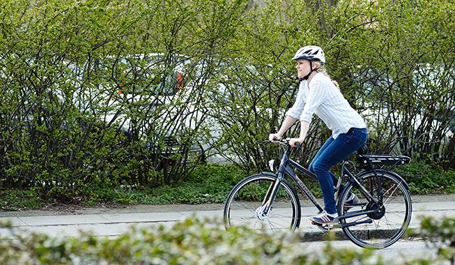 Louise oplever for første gang i sit liv at overhale andre på cykelstien. Total optur. Foto: Maria Sattrup Sundhed