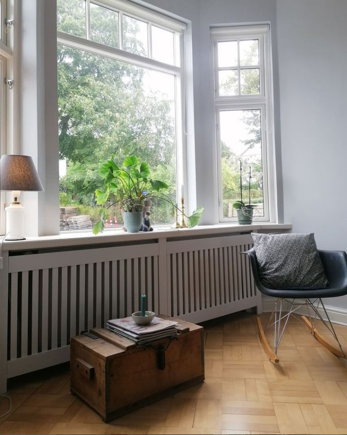 Krystallampen som står i vindueskarmen har fulgt Fie i mange år.