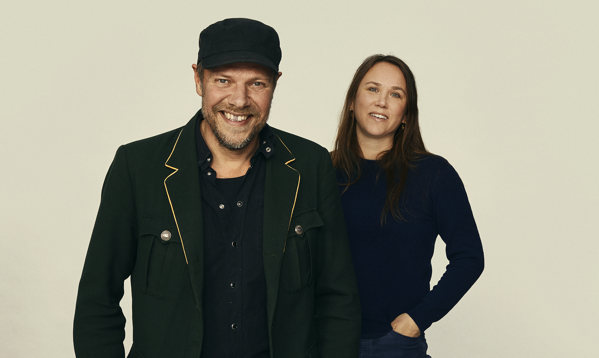 Johan Olsen og Nanna Winther er værter på den nye podcast 'Mennesket'. Har du også oplevet, du bliver mere social, lige inden du får influenza?