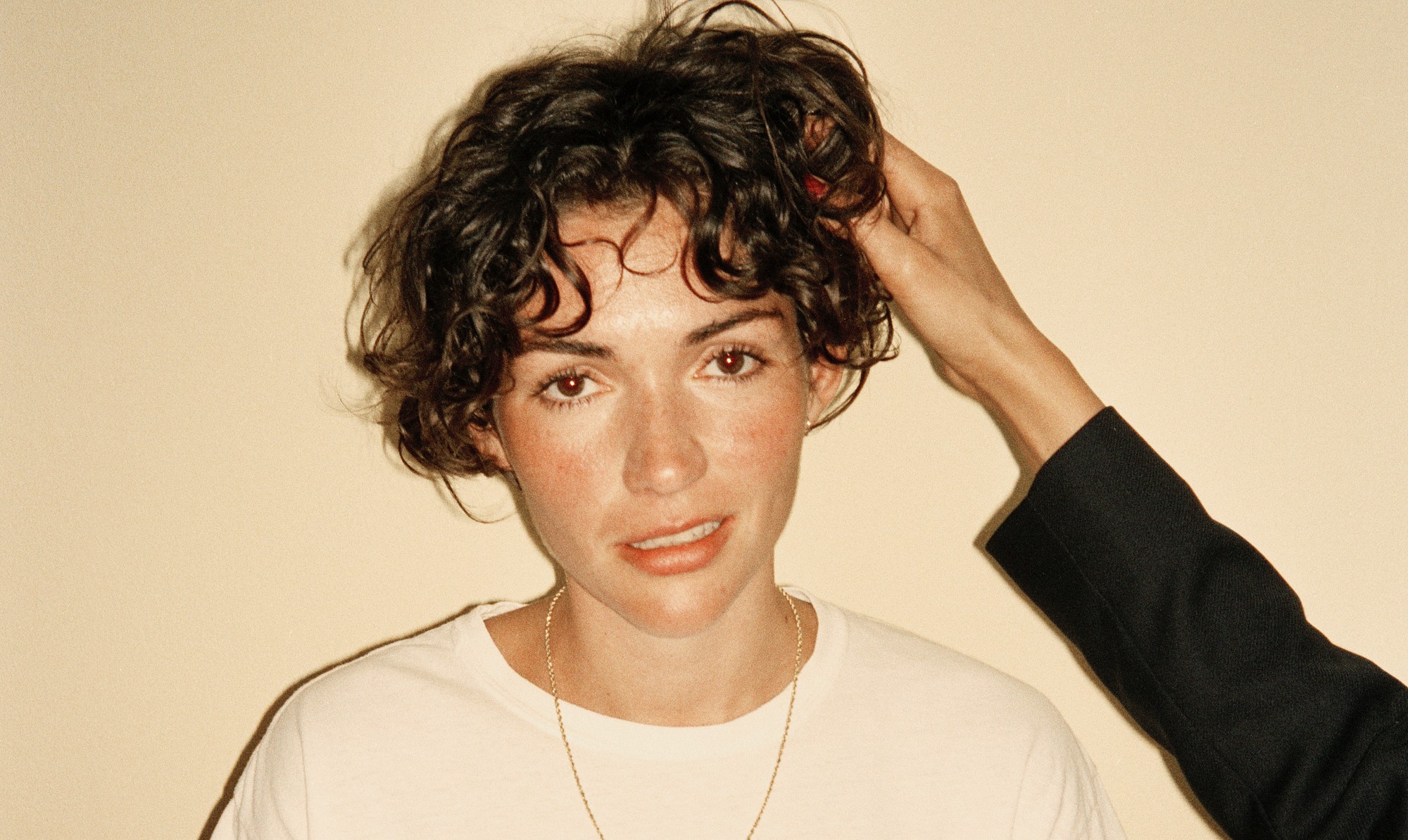 “I tried dick and it didn’t feel right,” synger Freja Kirk på sit nye album Pussyfied, som bl.a. handler om seksualitet og begær. Freja Kirk