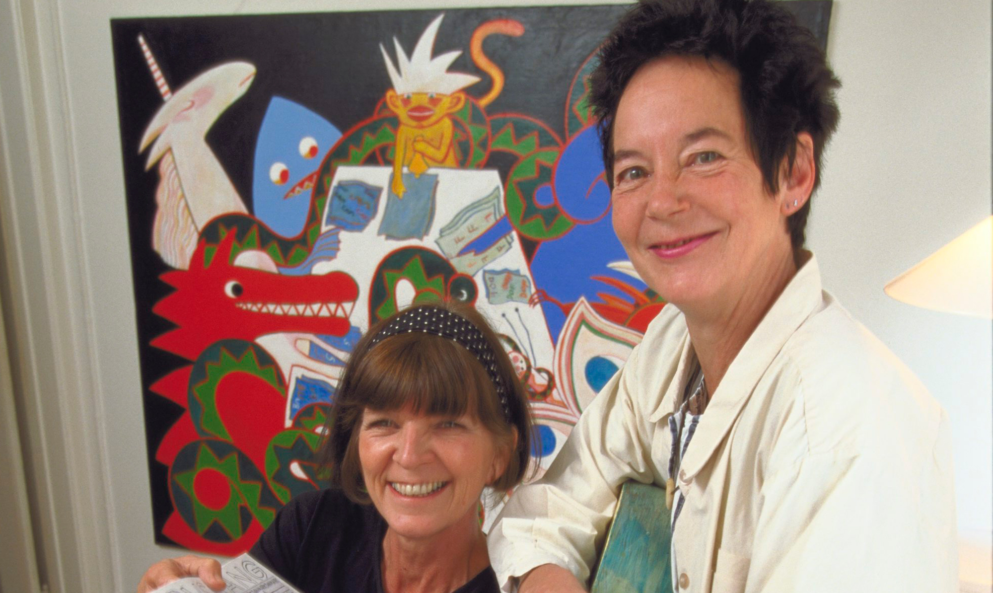 Forfatteren og billedkunstneren Dea Trier Mørch (1941-2001) th. Dea Trier Mørch