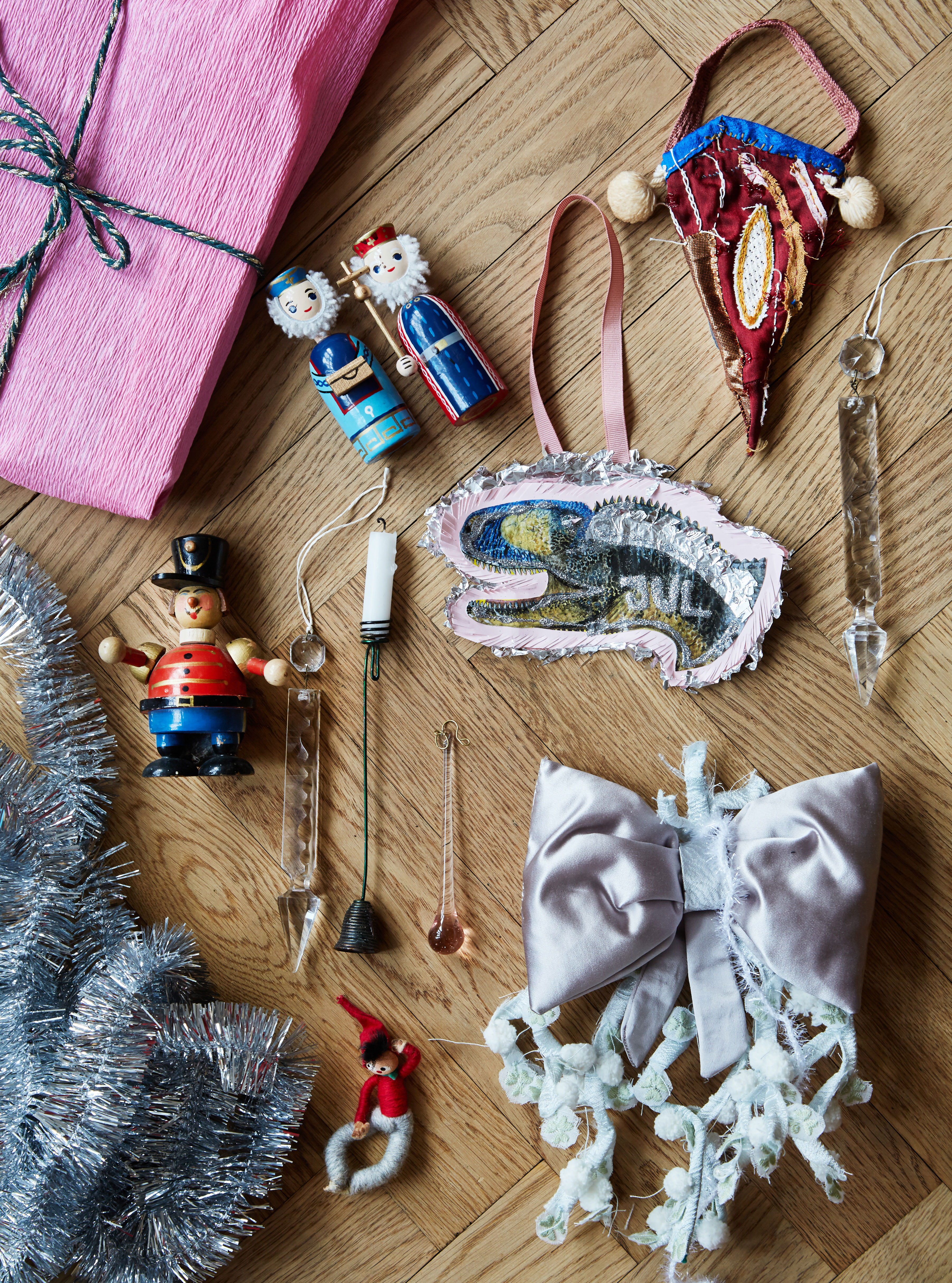 Saras jul er en skøn blanding af af kitsch, glamour og godt håndværk.