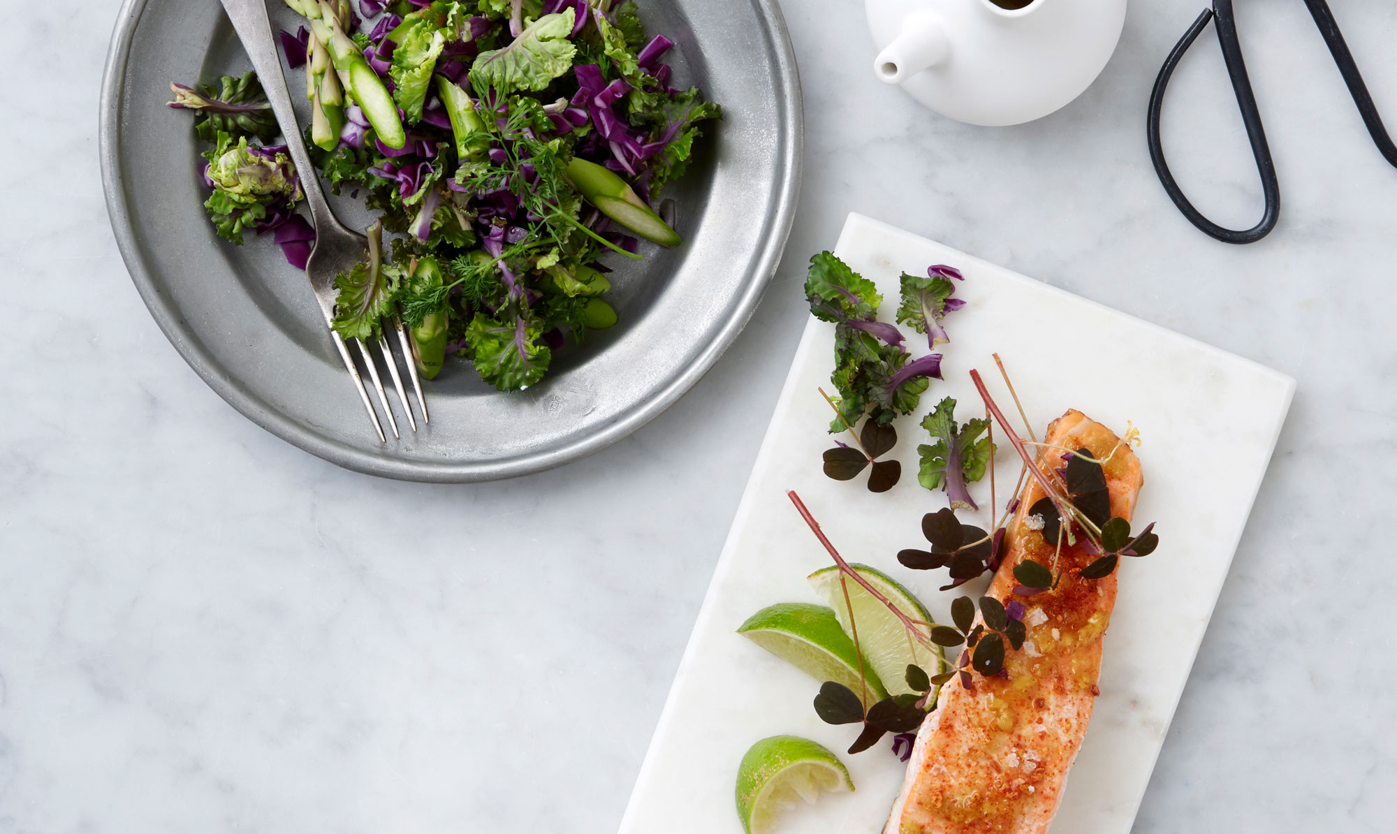 Laks med sundt og lækkert tilbehør. Laks bagt med ingefær og spidskålsalat