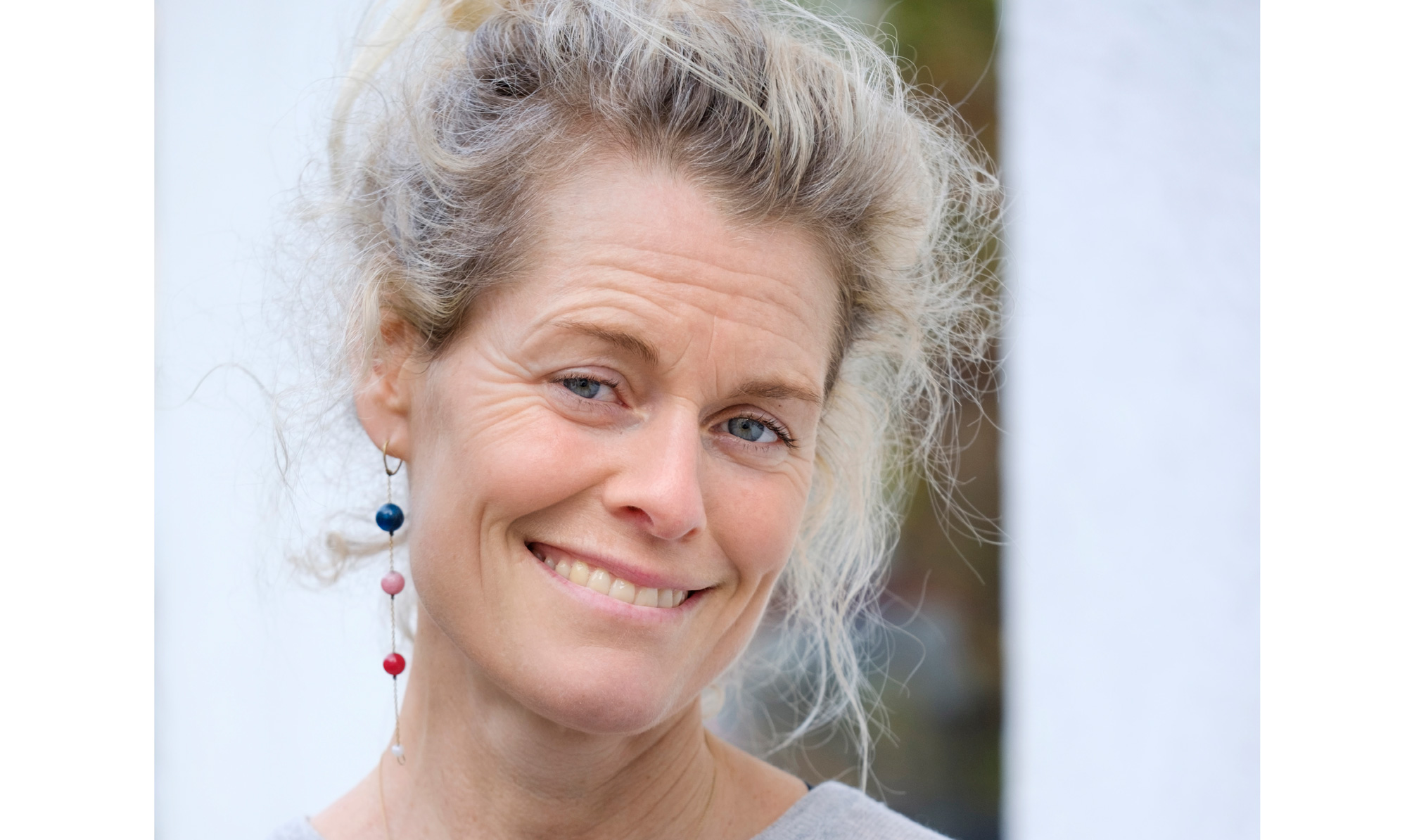 43 år og mor til små tvillinger. Louise Bruun: ”Jeg har rynker og flade patter, sådan er det bare”