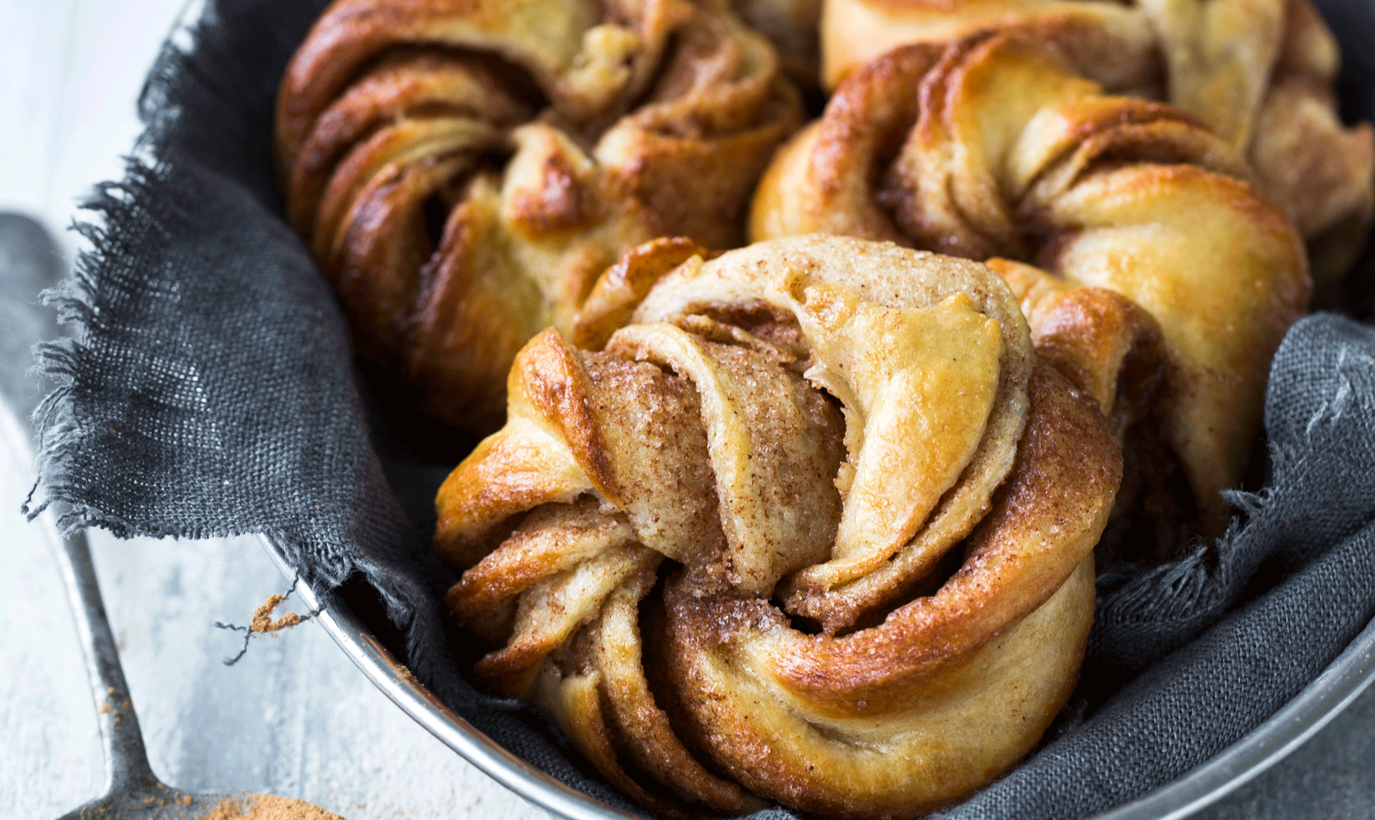 Find opskriften på de lækre kanelsnurrer her... Klassiske kanelsnurrer