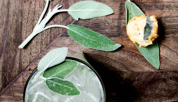 Minimuffins med gedeost & salvie og sage margarita Opskrift på minimuffins med gedeost & salvie og sage margarita