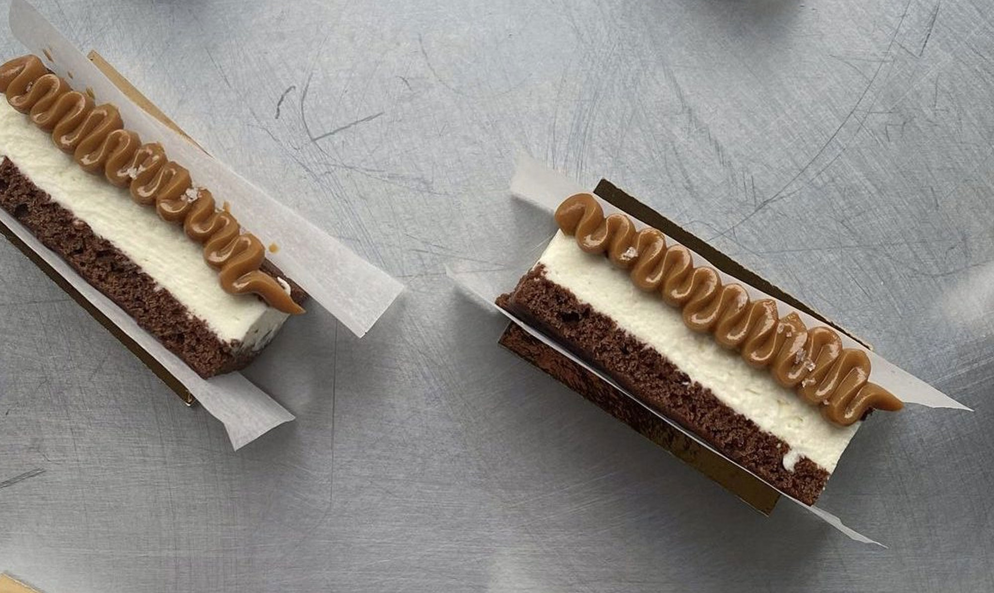 Vi elsker deres kanelsnurrer, og nu har det københavnske gourmetbageri Juno også kastet sig over at lave mælkesnitter... Kagenyheden vi har ventet på: Nu laver Juno the bakery mælkesnitter