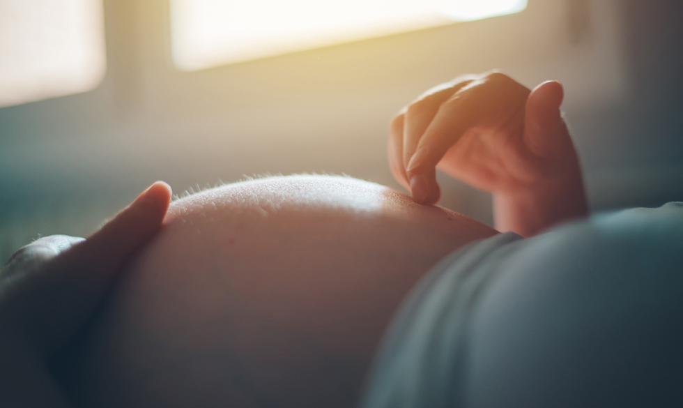 Få svar på, om din baby har det godt i maven. 10 typiske bekymringer som gravid