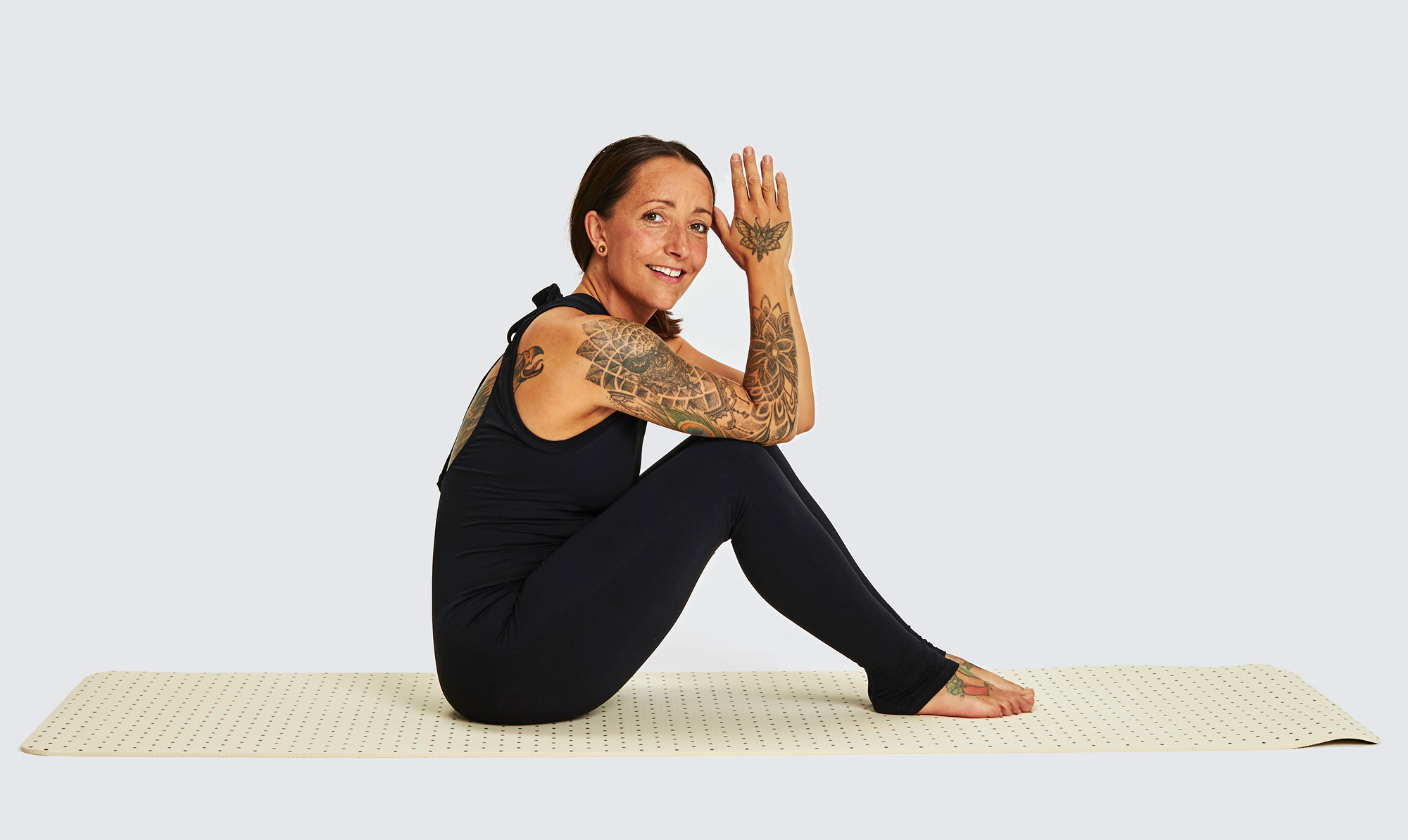10 yogaøvelser der gavner både styrke, smidighed, balance og koncentration. 10 øvelser: Stærk og smidig krop med hatha