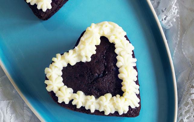 Lækre chokoladehjerter med smørcreme Lækre chokoladehjerter med smørcreme