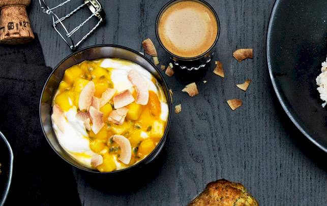 Drænet yoghurt med passion-mango-kompot Drænet yoghurt med passion-mango-kompot