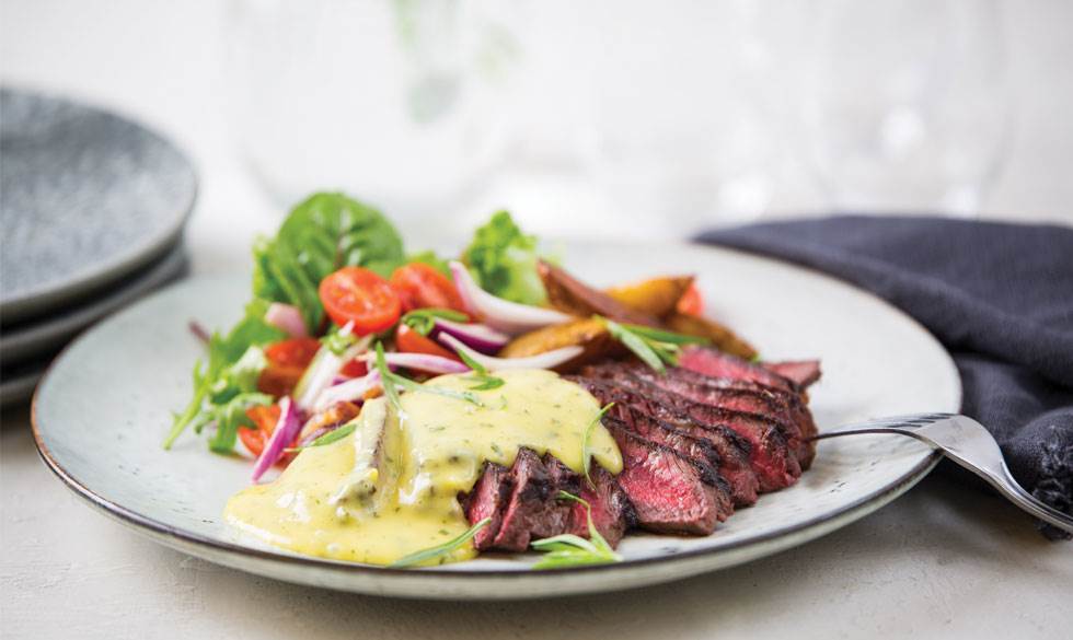 Oksefilet med ovnstegte timian-kartofler og béarnaisesauce. Oksefilet med ovnstegte timian-kartofler og béarnaisesauce