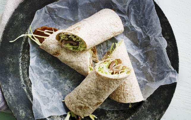 Lækker wrap med torskerogn og kål. Wrap med torskerogn og kål
