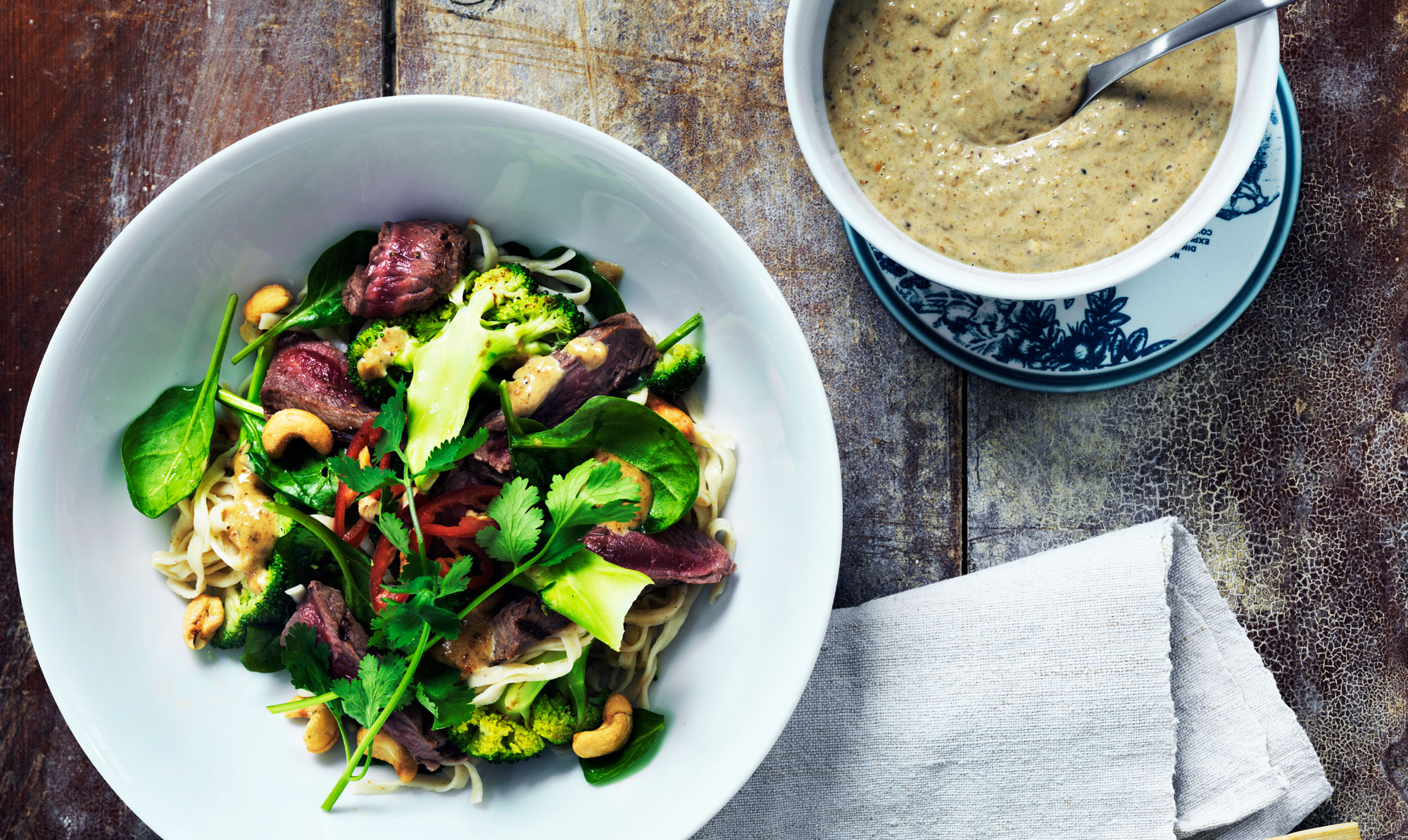 Nem og lækker salat med den bedste gomadressing! Nem fredagsmad: Nudelsalat med bøf og gomadressing