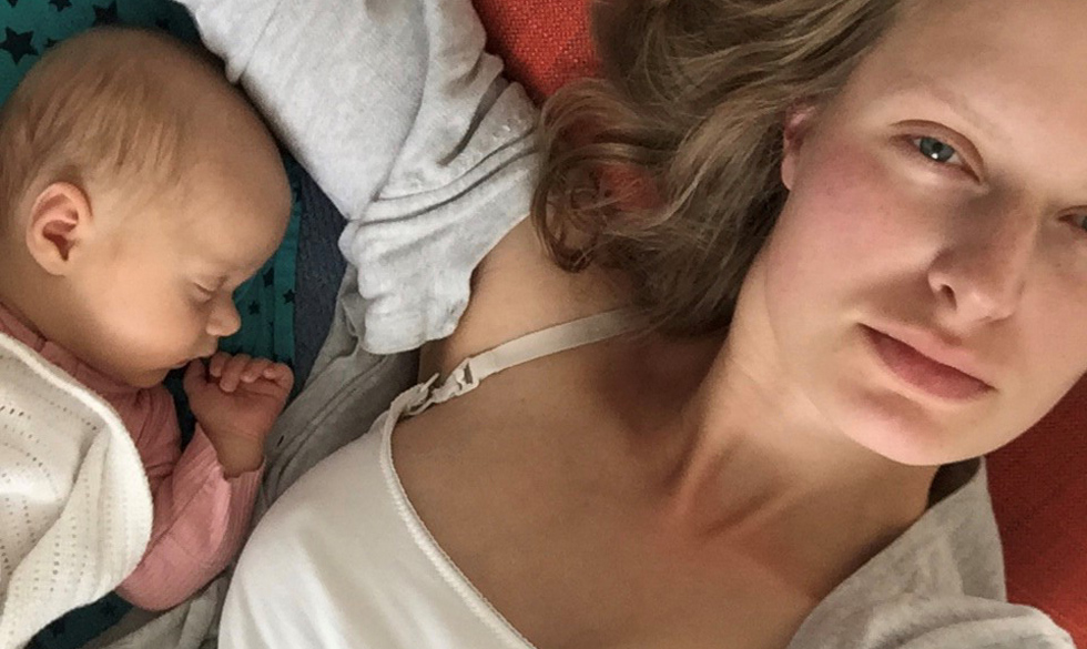 Tilde med sin datter på dengang 5 uger. gode råd til nybagte forældre