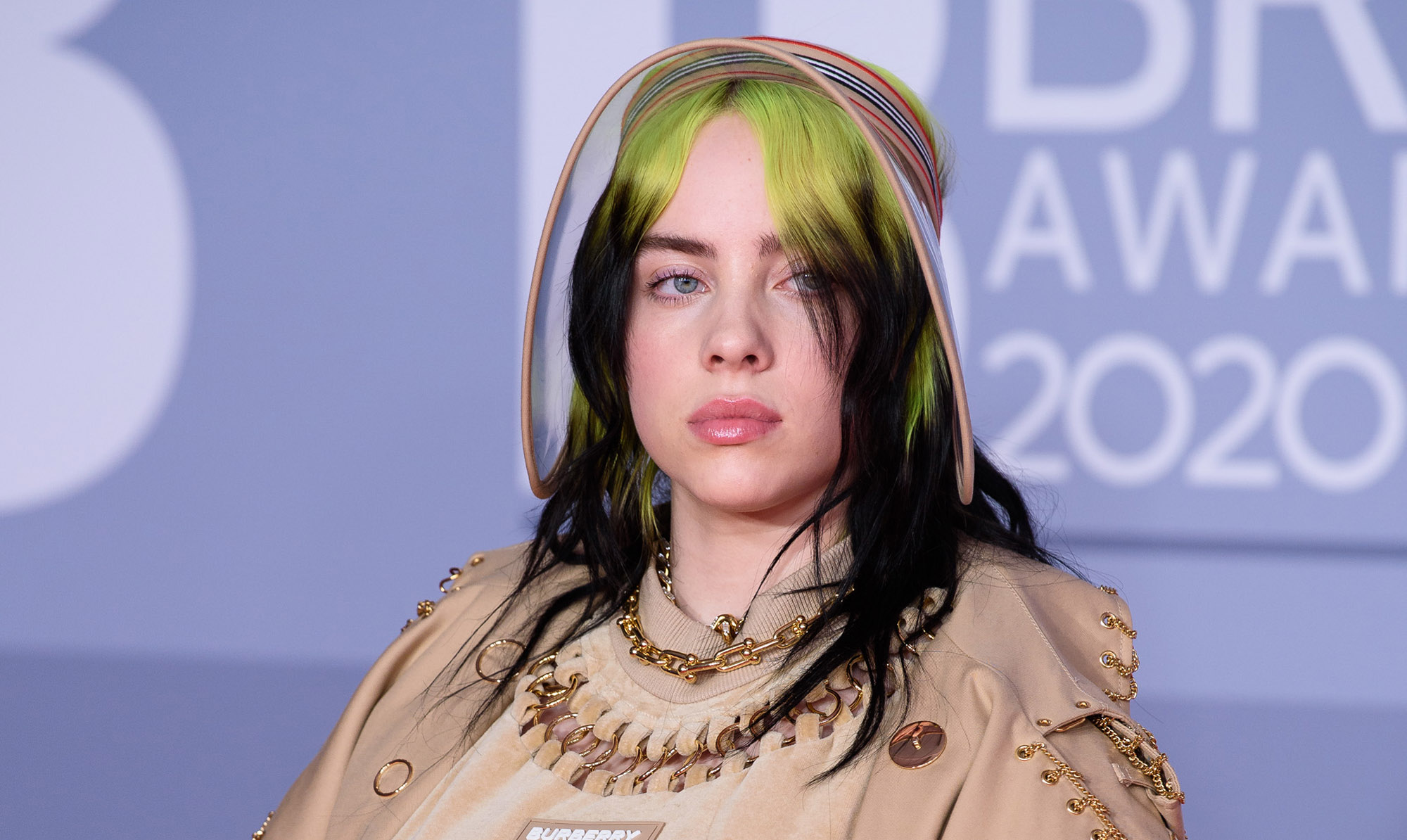 Den 19-årige sanger har taget verden med storm med hendes stemme - nu lægger hun igen verden ned. Denne gang med et Vogue-fotoshoot. Billie Eilish