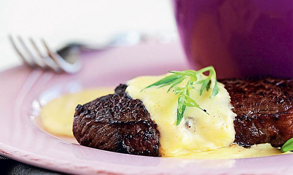 Bøf med bearnaise og ovnbagte fritter. Opskrift på bøf bearnaise med ovnbagte fritter