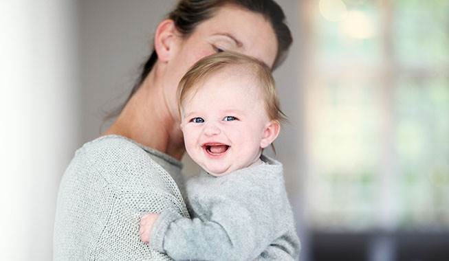 Hvad er bedre i hele verden, end første gang din lille guldklump smiler til dig? Babys udvikling