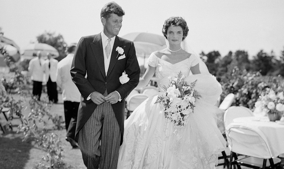Det kan tage lang tid at finde den helt rigtige kjole, så kontakt derfor gerne de forretninger, du har i tankerne, så snart du kender jeres bryllupsdato. JFK Jackie Kennedy bryllup