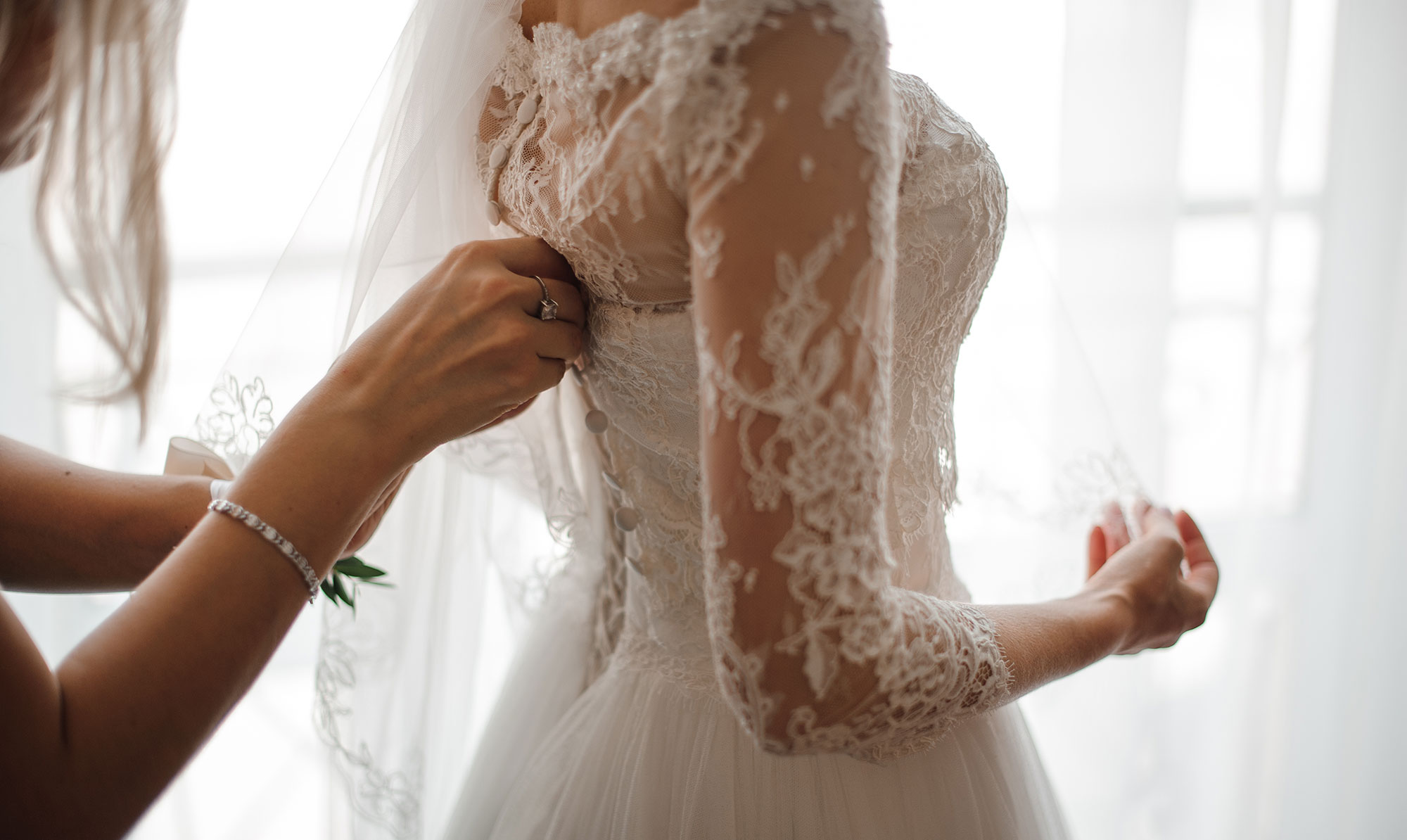 Denne artikel er sponsoreret af: Panayotis Brudekjoler, Love Lou, Lilly og Milan Bride. Inspiration til drømmekjolen