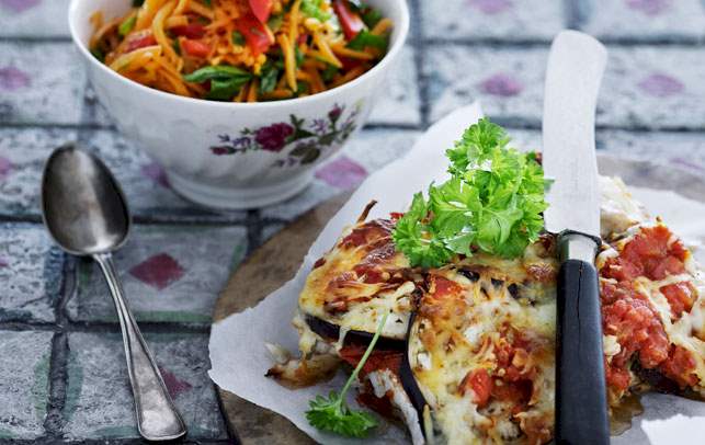 Fiskemoussaka og nem råkost Opskrift på fiskemoussaka og nem råkost
