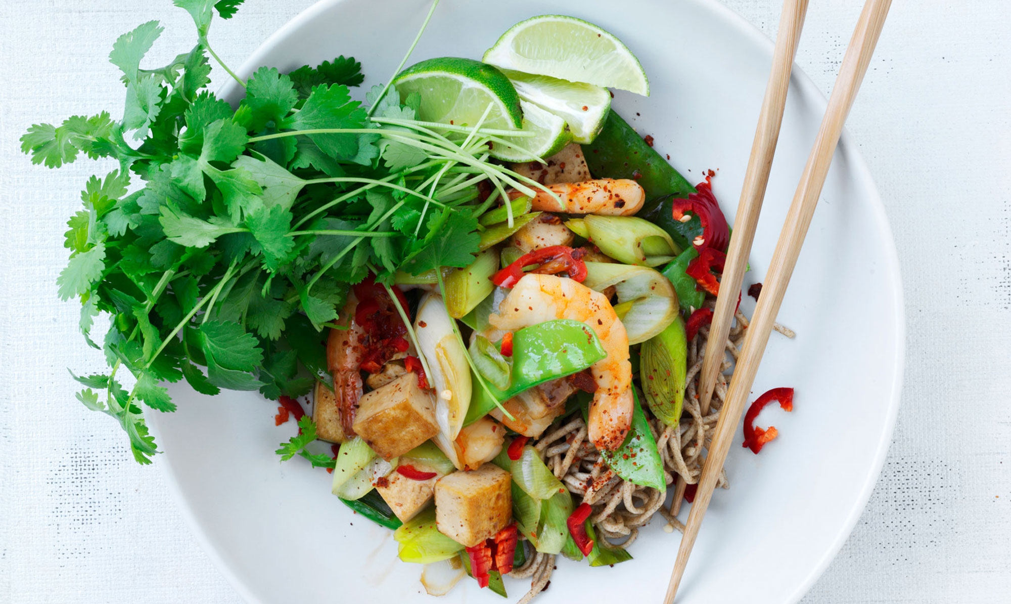 Lækker wok med tofu og rejer. Tofuwok med porrer og rejer