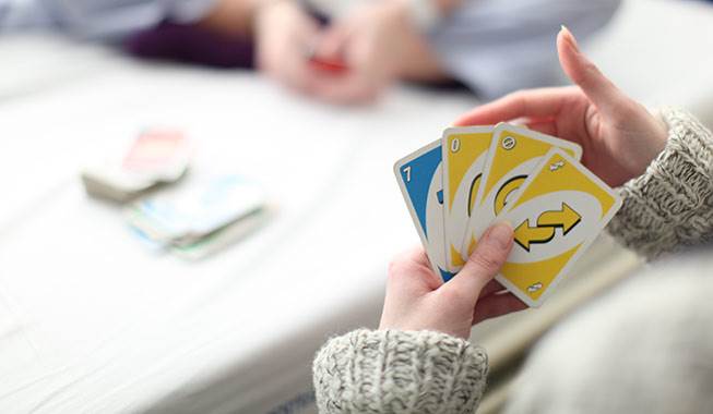 Det er sjovt at spille - og børn (og voksne!) kan lære en masse samtidigt. Foto: Nimastock Brætspil for hele familien