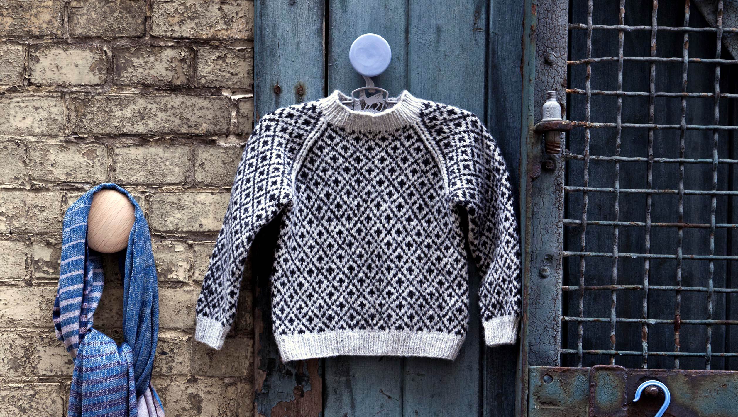 Sweater med færøsk mønster og raglan