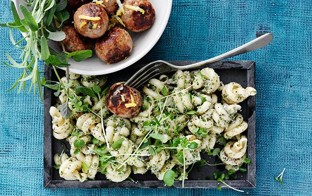 sunde Kødboller & pastasalat