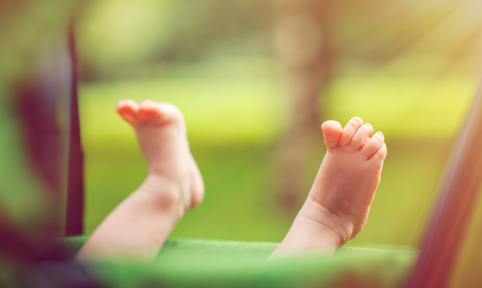 Baby skal hverken være for varm eller for kold, når det er varmt udenfor. Baby i varmen