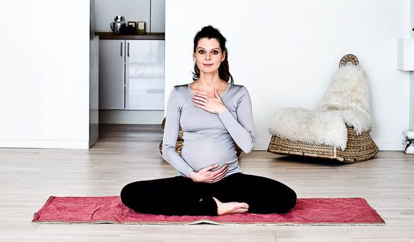 Gravidyoga er et godt værktøj, når du skal føde. Foto: Iben Kaufmann Yoga gravid