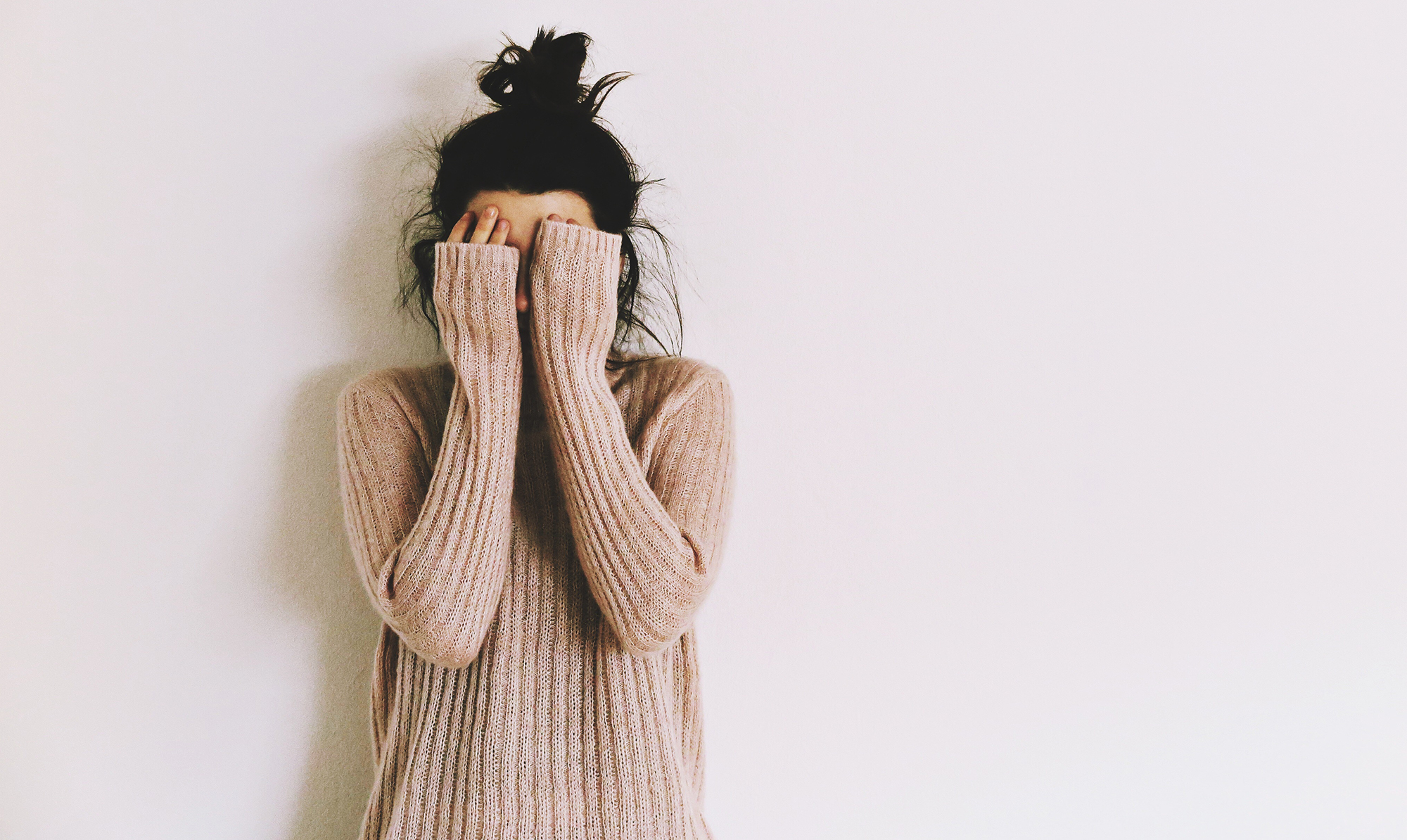 Vi sætter fokus på psykisk sygdom, metakognitiv terapi og meditation. Kvinde ked af det