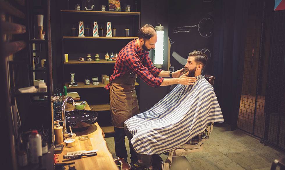 BARBERENS 4 TRIN TIL DEN PERFEKTE BARBERING