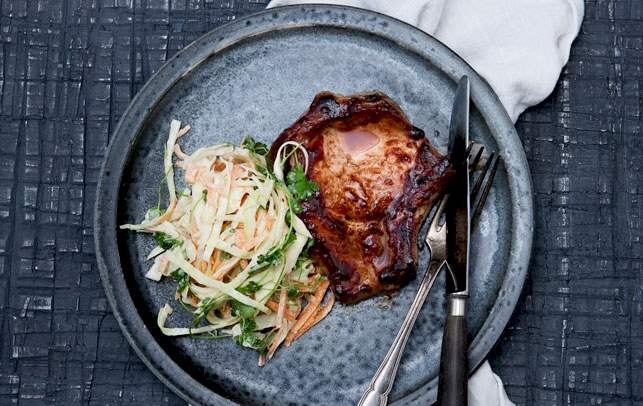 Svinekotelet med hoisinsauce og coleslaw Svinekotelet opskrift