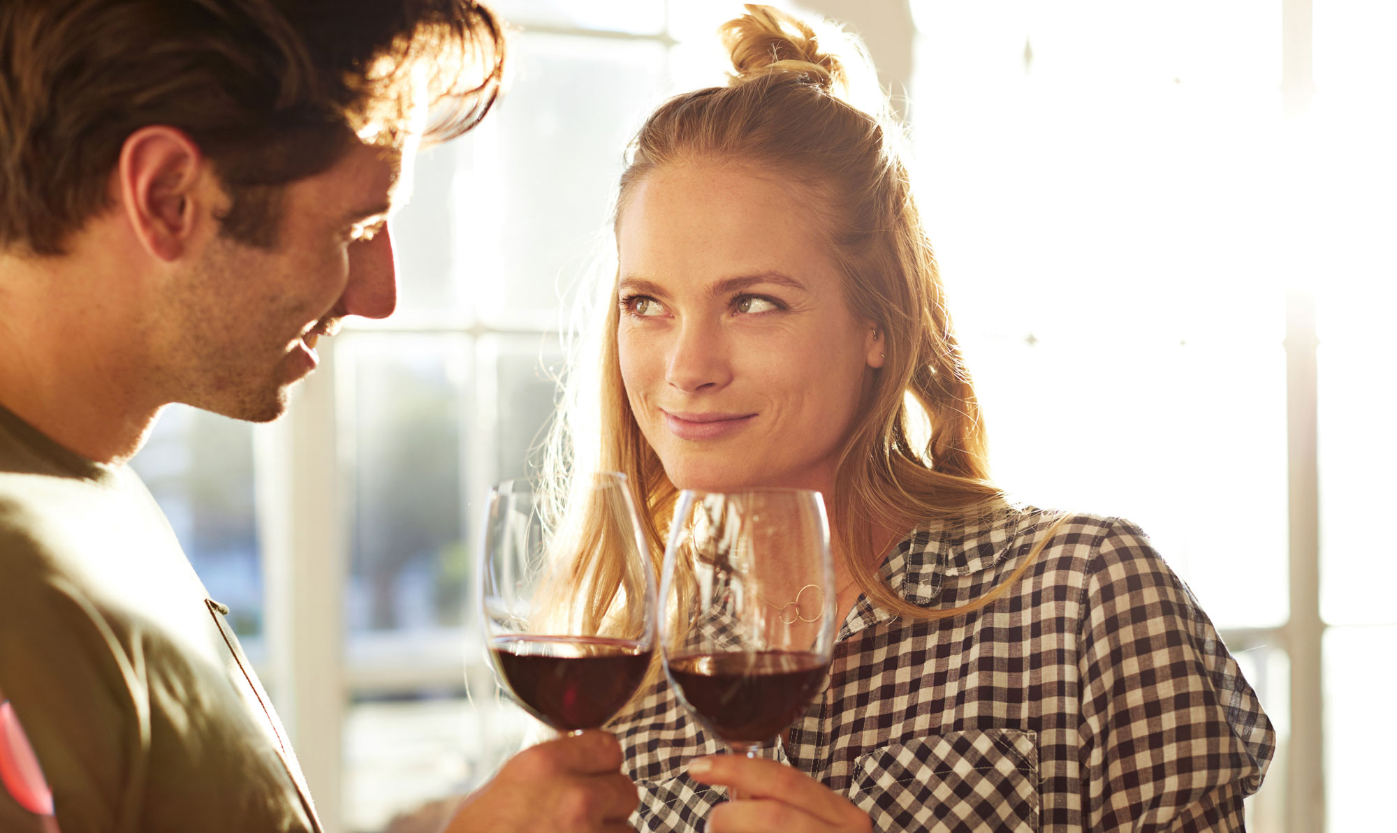 Inviter på en romantisk middag på valentinsdag – derhjemme. Og få andre til at lave maden for dig ❤ Valentinsmiddag take away