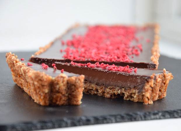Chokoladetærte med nøddebund fra Hjemmet