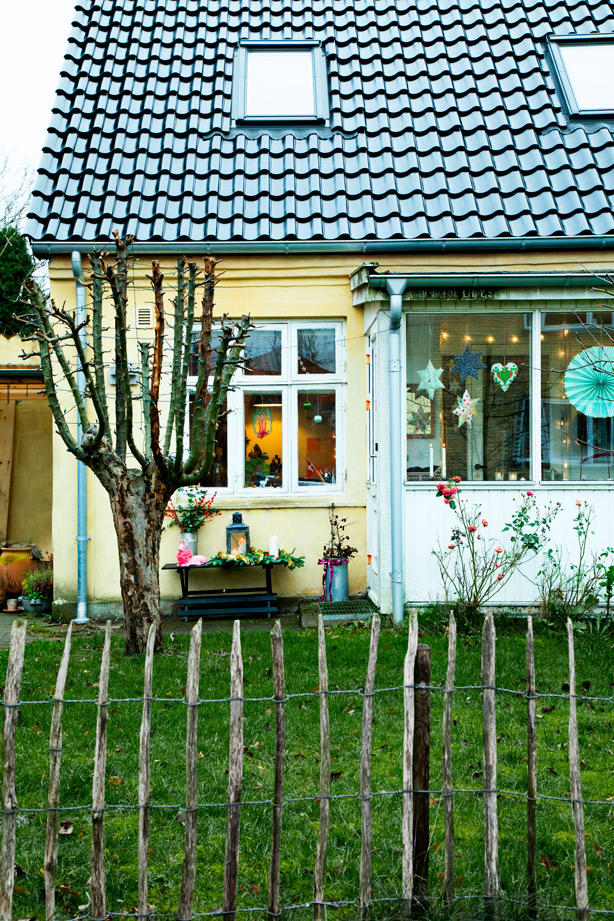 Huset set udefra. Der mangler bare lidt sne for at fuldende julestemningen.
