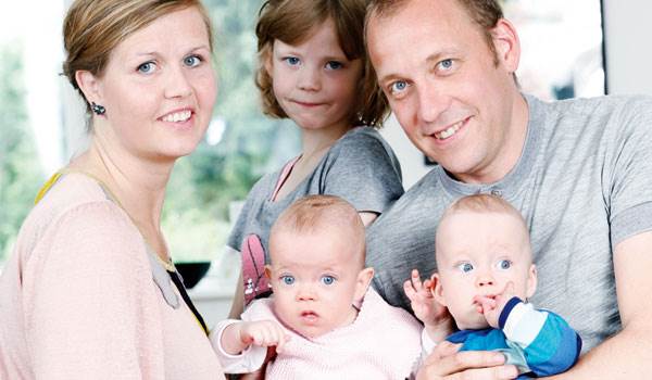 Familien Stærke havde bare glædet sig til at få tvillinger. Det fik de også, men ikke uden at få døden tæt ind på livet. Foto: Maria Satrup For tidligt født