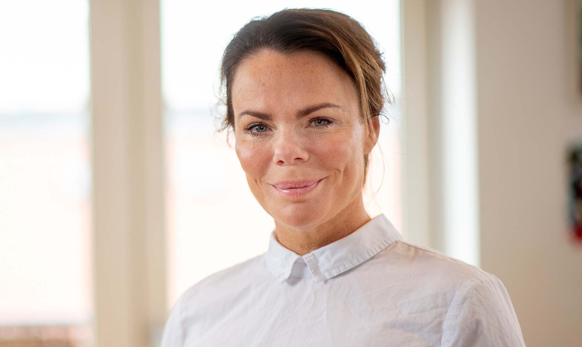 Ditte Okman har med tiden lært at "dyrke" den sorg, der stadig skyller over hende efter tabet af sin bror. Ditte Okman