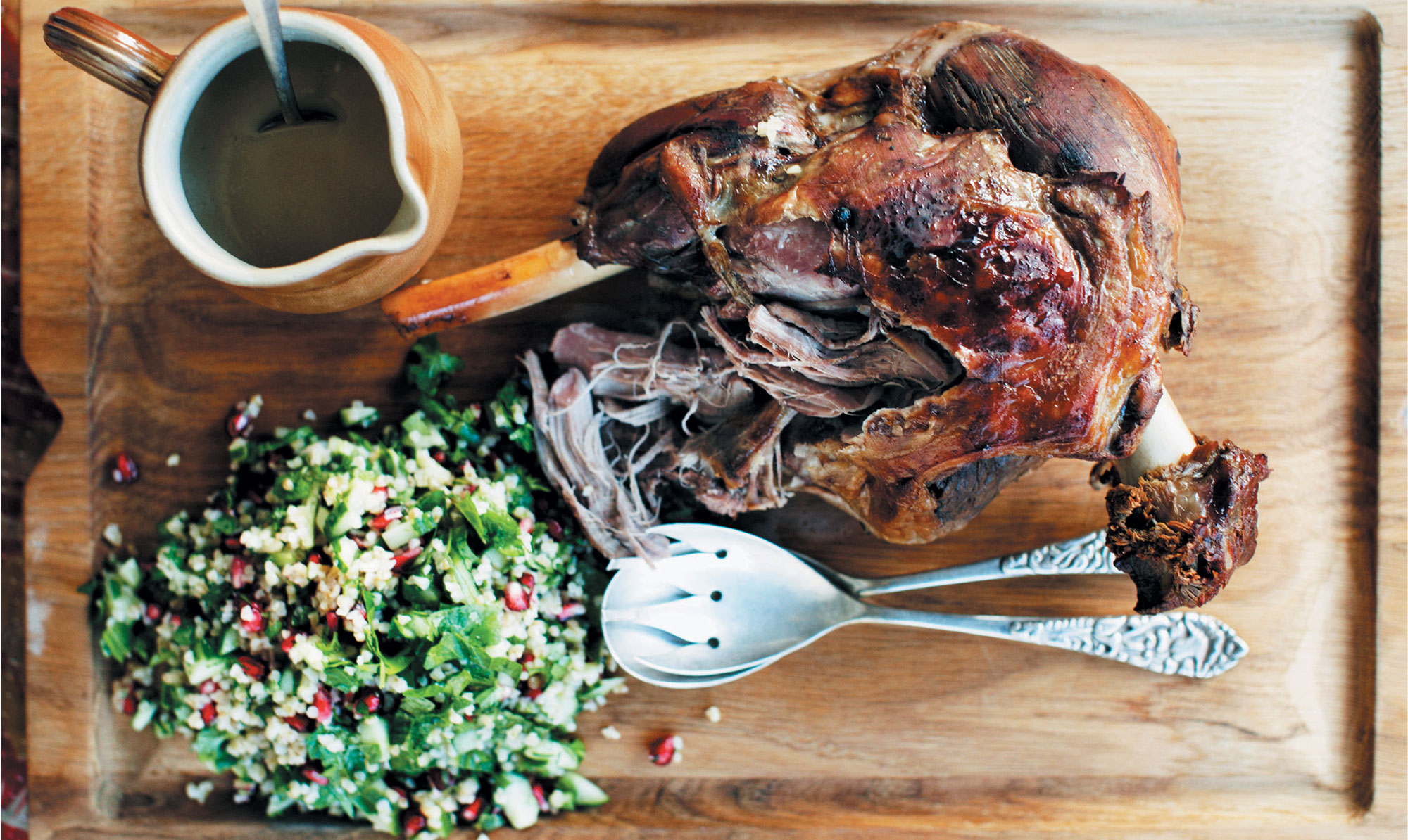 Skøn opskrift på lammekølle. Langtidsstegt lammekølle med tabbouleh