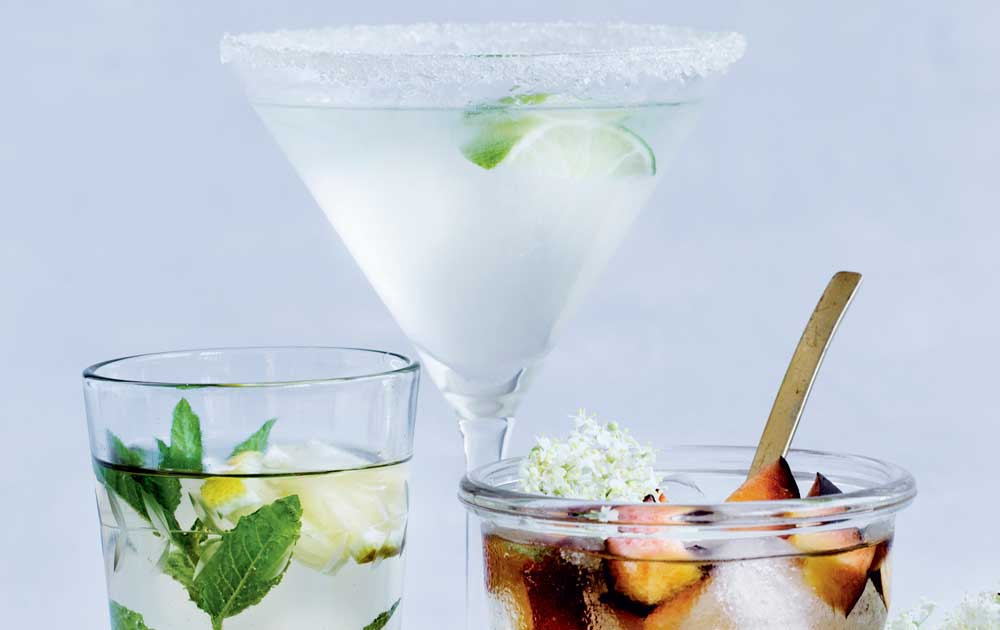 Hyldeblomstsaft, iste med hyldeblomst og hyldeblomstmargarita