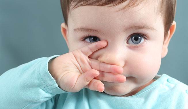 Forkølelse rammer igen og igen, men heldigvis kan du være med til at forbygge, at din baby bliver snottet. Atjuuu – sådan gør du, når næsen løber