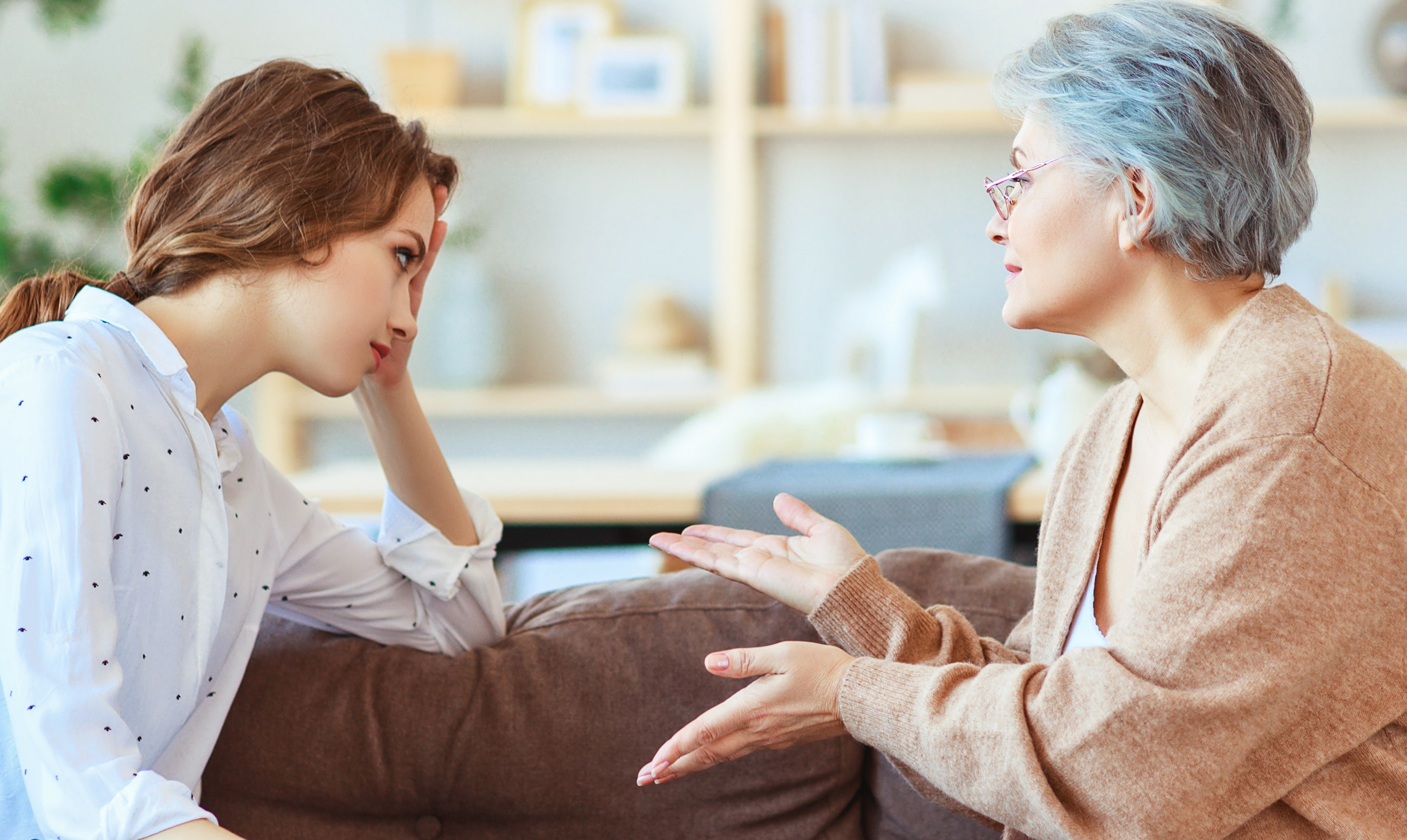 Min mor taler enormt grimt om min far, og det gør mig virkelig ked af det, hvad gør jeg? Det tager Vibeke Dorph stilling til. Min mor bagtaler konstant min far