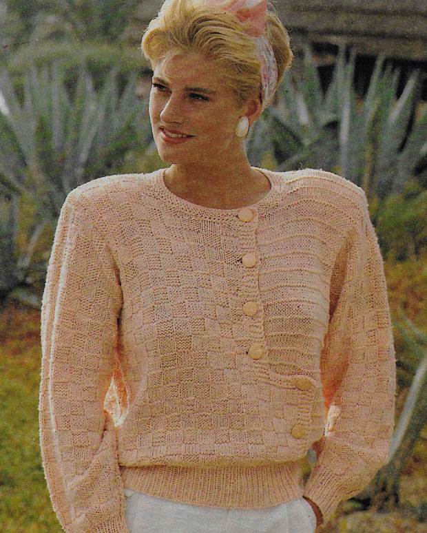 Skøn retro: Laksefarvet bluse med knapper fra Hendes Verden