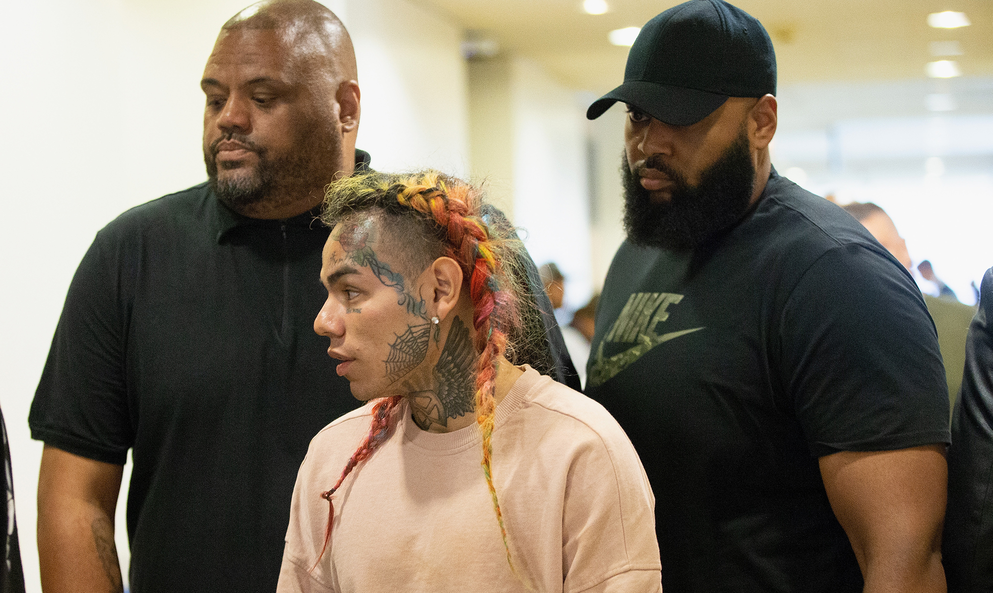 6ix9ine på vej i retten,