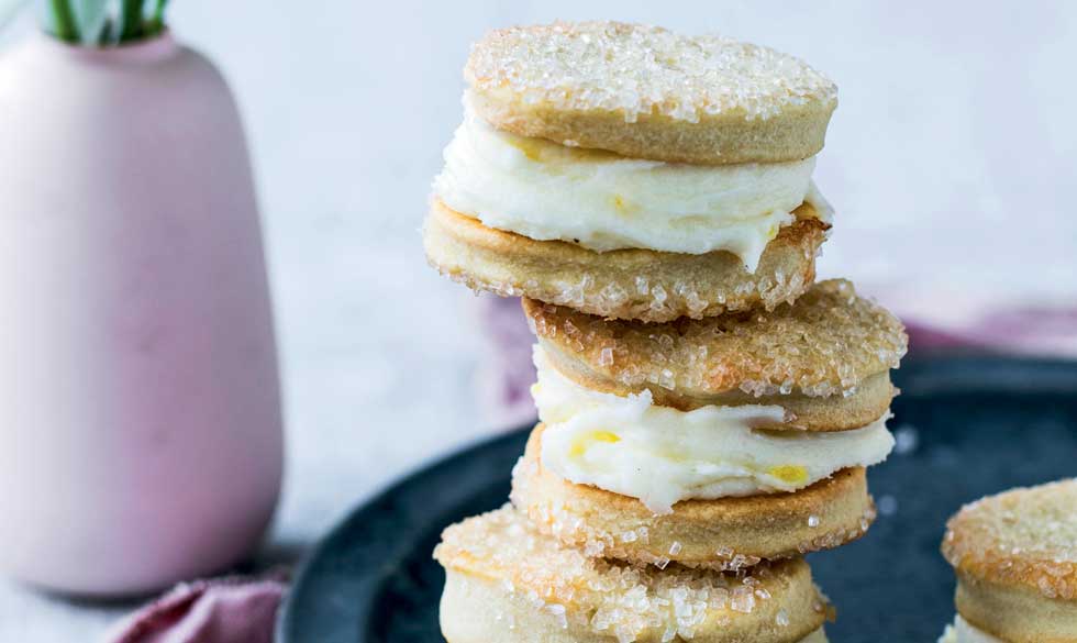 Lækre sprøde franske vafler med en skøn smørcreme i midten. Franske vafler med citroncreme