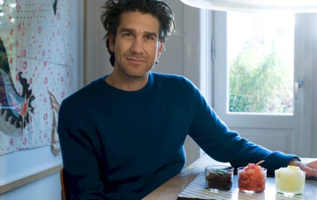 Nikolaj Koppel serverer gerne granita under gaveudpakningen juleaften. Granita opskrift med kaffe og tranebær