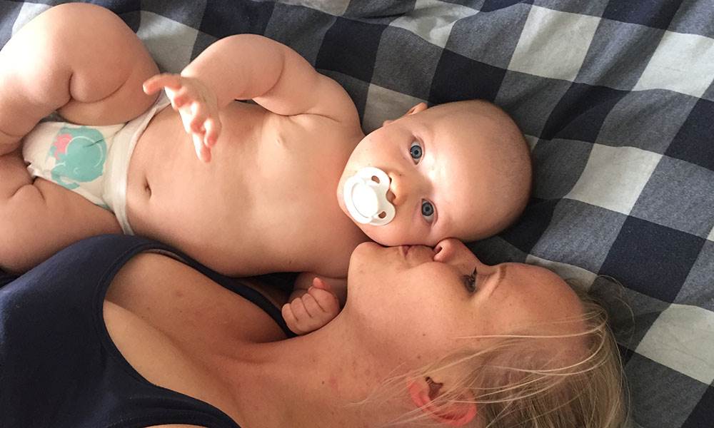 Meget af tiden var lille Malte utrøstelig, og Elisa fandt intet svar på, hvad der mon var galt med hendes baby, selv om hun googlede løs. utrøstelig baby