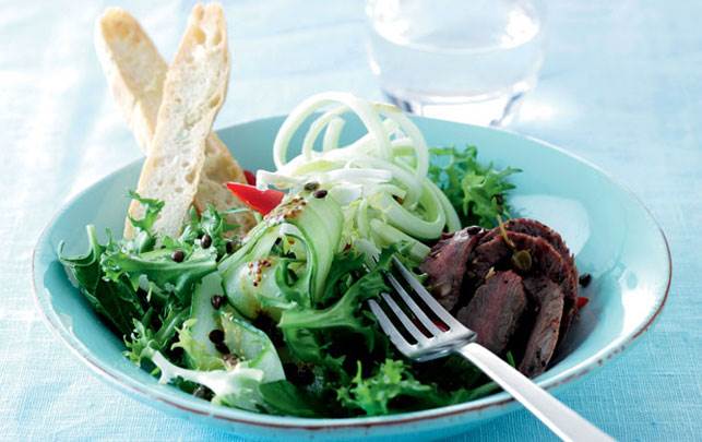 Grillet bøf med salat salat